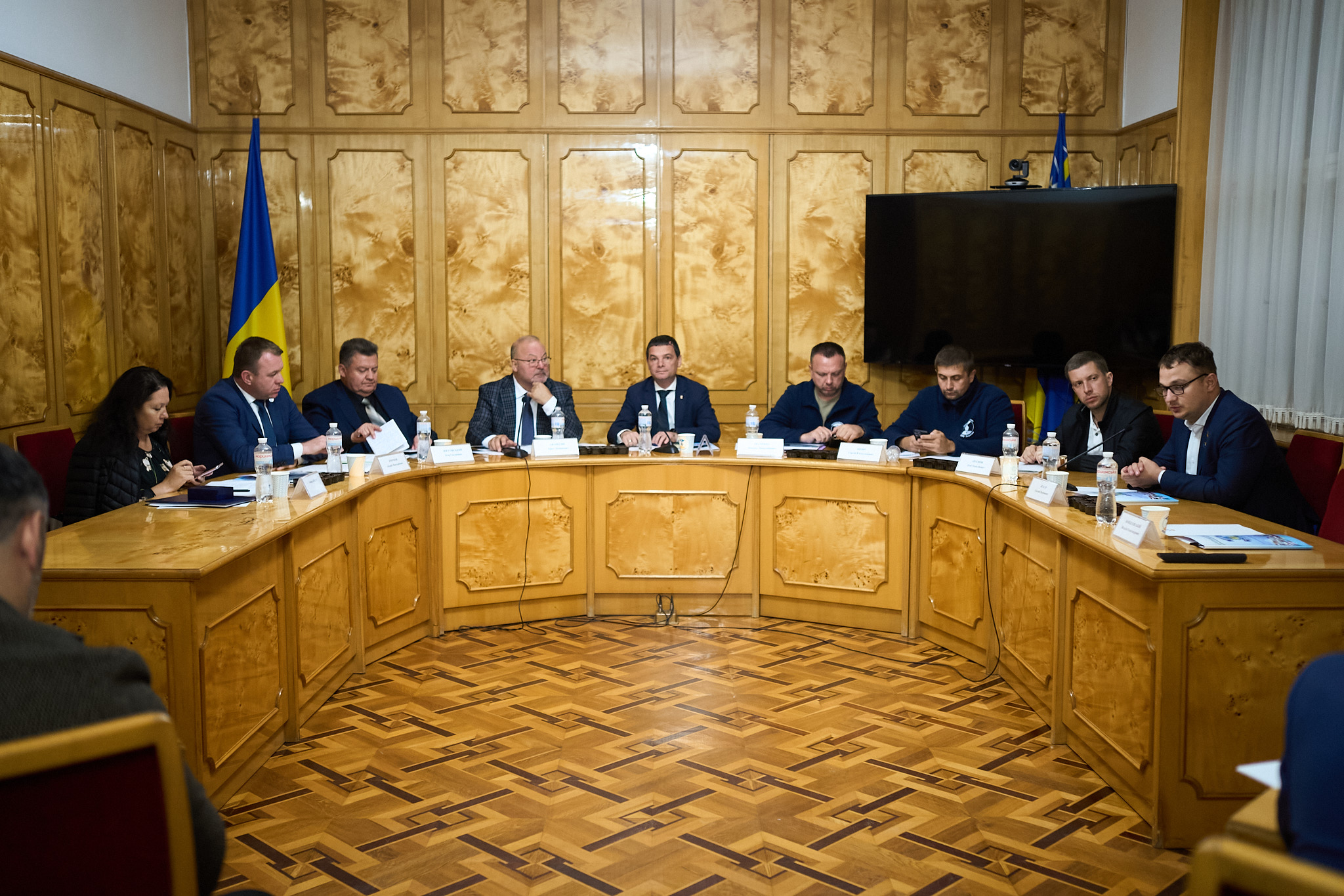 спільноти та нардепи